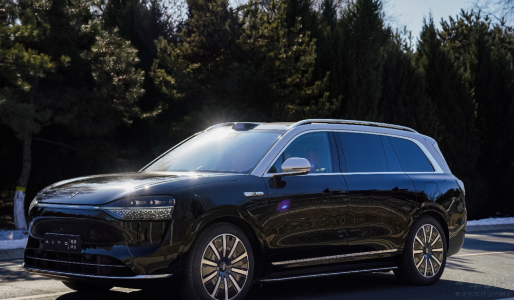 ���A��ŞSUV��(bi��o)�U ��(w��n)��M9Ʒ�b��(hu��)�A�M��Ļ