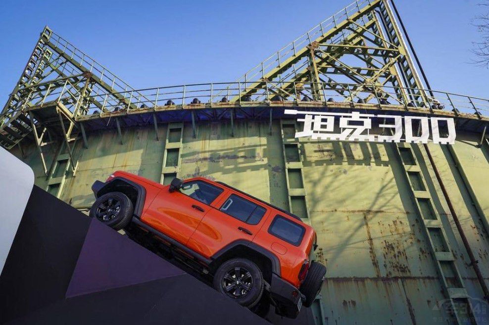 �u����ռ��һ��̹��300���N����30�f�v