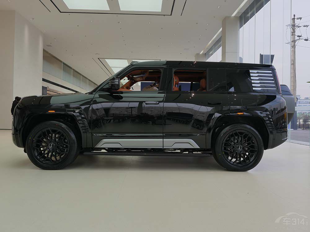 �M(j��n)�ڵĺ�܇�Ӄr(ji��)�������߶�SUV�����\(ch��ng)��