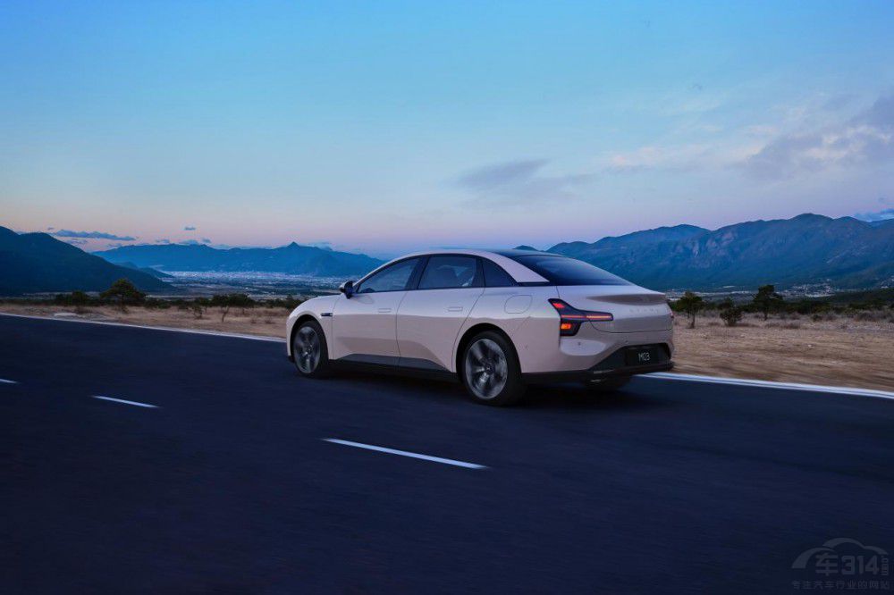 “掀”開無限可能 小鵬MONA M03開啟首秀 “掀”開無限可能 小鵬MONA M03開啟首秀