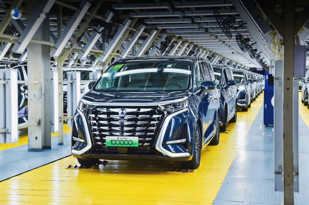 月銷量突破50萬臺 比亞迪帶給行業(yè)的思考 月銷量突破50萬臺 比亞迪帶給行業(yè)的思考