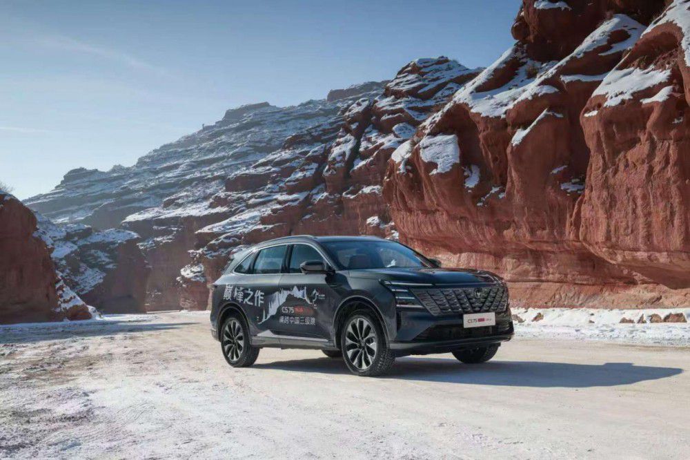 �L�����Ĵ� CS75 PLUS Ultra �ĄӁ��u����