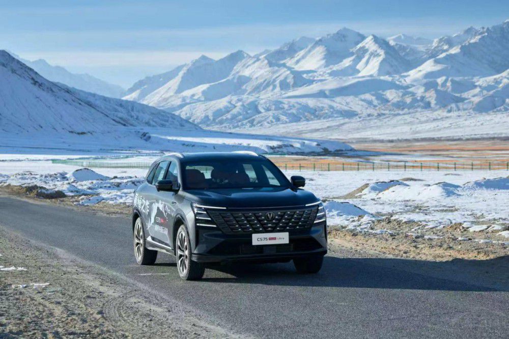 �L�����Ĵ� CS75 PLUS Ultra �ĄӁ��u����