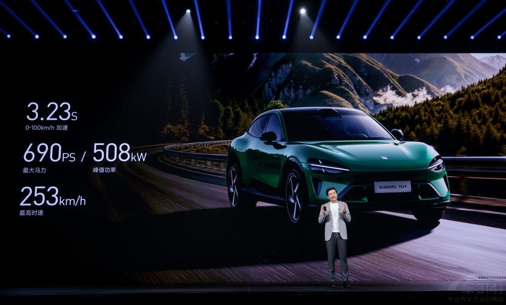 �ۃr25.35�fԪ����С��YU7��ʽ���У�