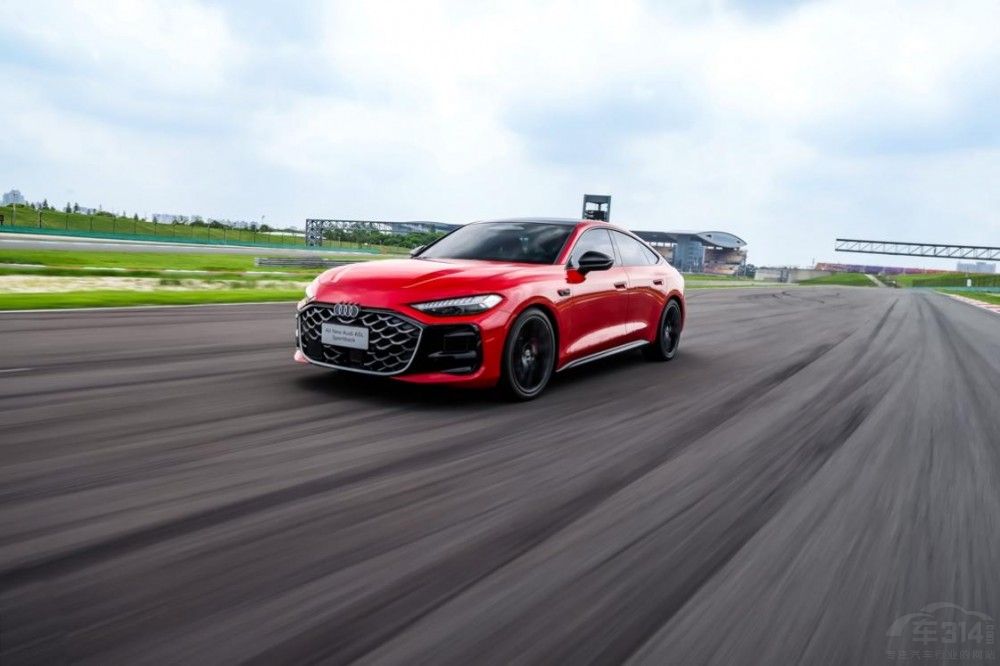 ȫ�W�� A5L Sportback �ޕr(sh��)25.99�fԪ��