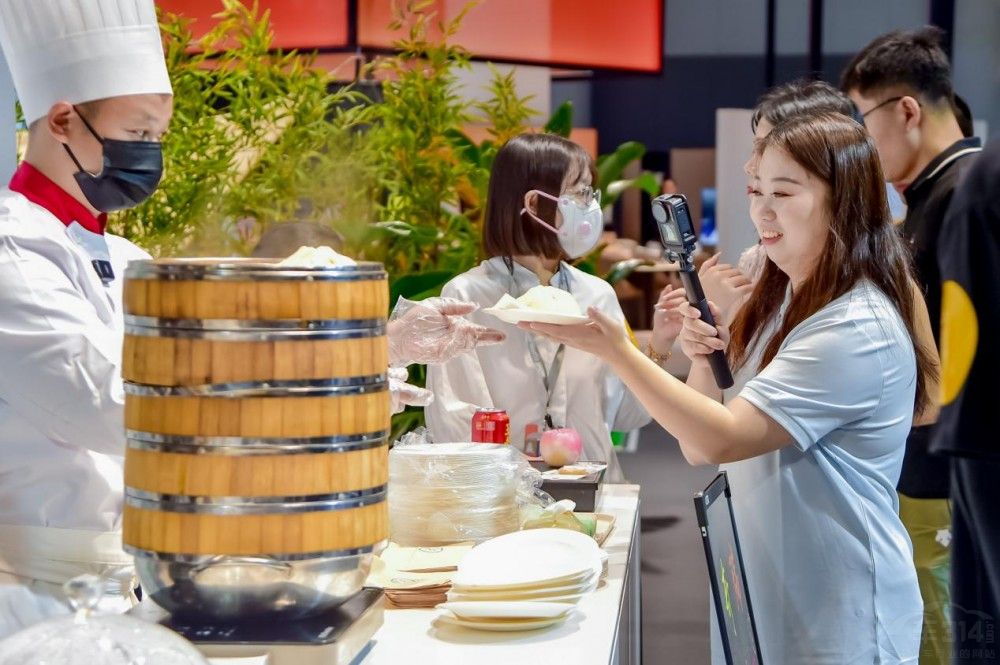 風(fēng)云X3L開啟預(yù)售 奇瑞強勢登陸成都車展 風(fēng)云X3L開啟預(yù)售 奇瑞強勢登陸成都車展