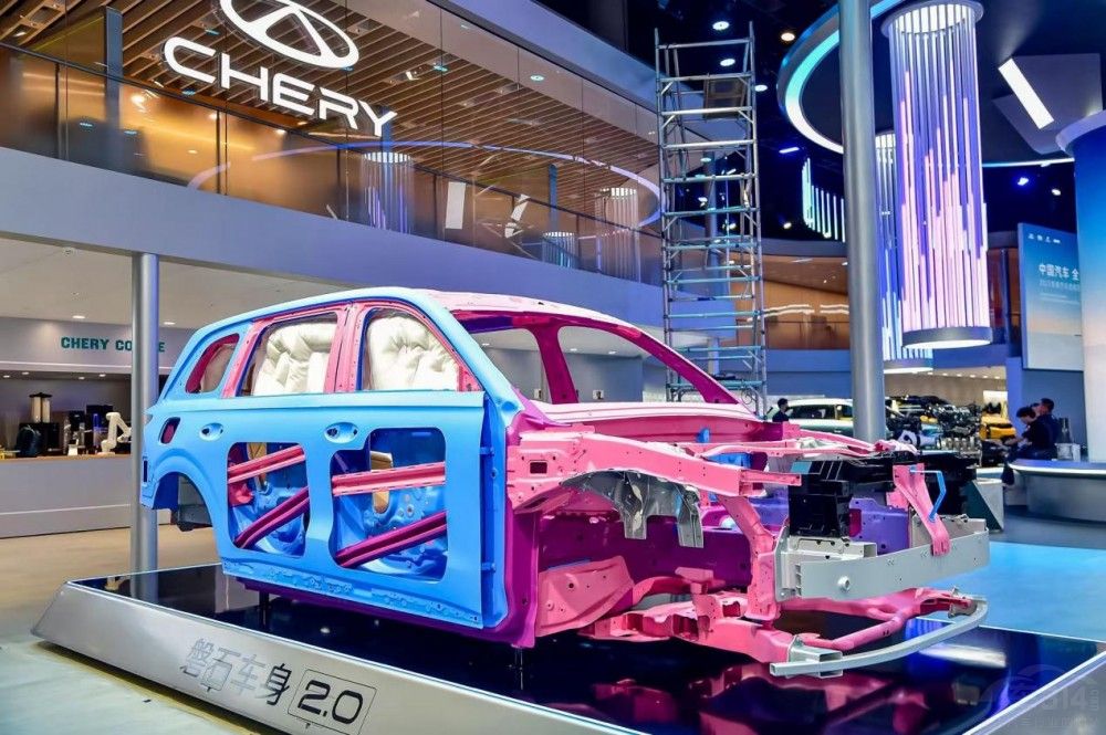 風(fēng)云X3L開啟預(yù)售 奇瑞強勢登陸成都車展 風(fēng)云X3L開啟預(yù)售 奇瑞強勢登陸成都車展