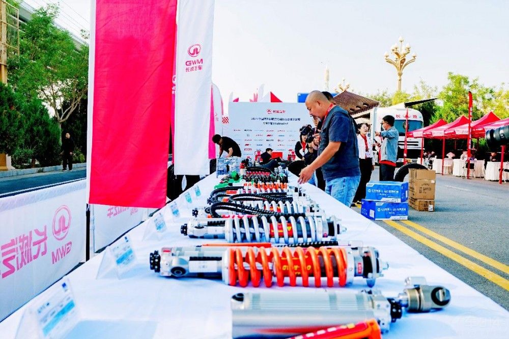 魏建軍親駕哈弗H9柴油版率隊(duì)出征T2組 魏建軍親駕哈弗H9柴油版率隊(duì)出征T2組