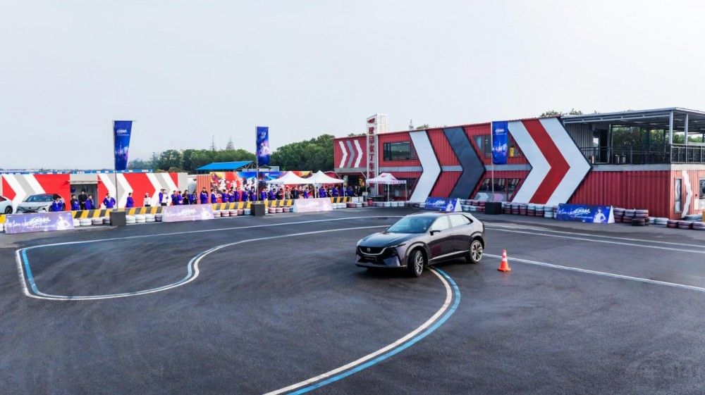 �L(zh��ng)���R���_(d��)�۽zʢ���_Ļ��400 �f(w��n)�Ñ��³�