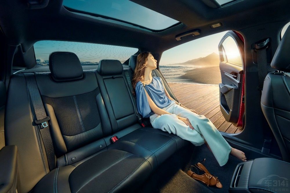 14.98萬起 福特新蒙迪歐拉高同級(jí)性能標(biāo)準(zhǔn) 14.98萬起 福特新蒙迪歐拉高同級(jí)性能標(biāo)準(zhǔn)