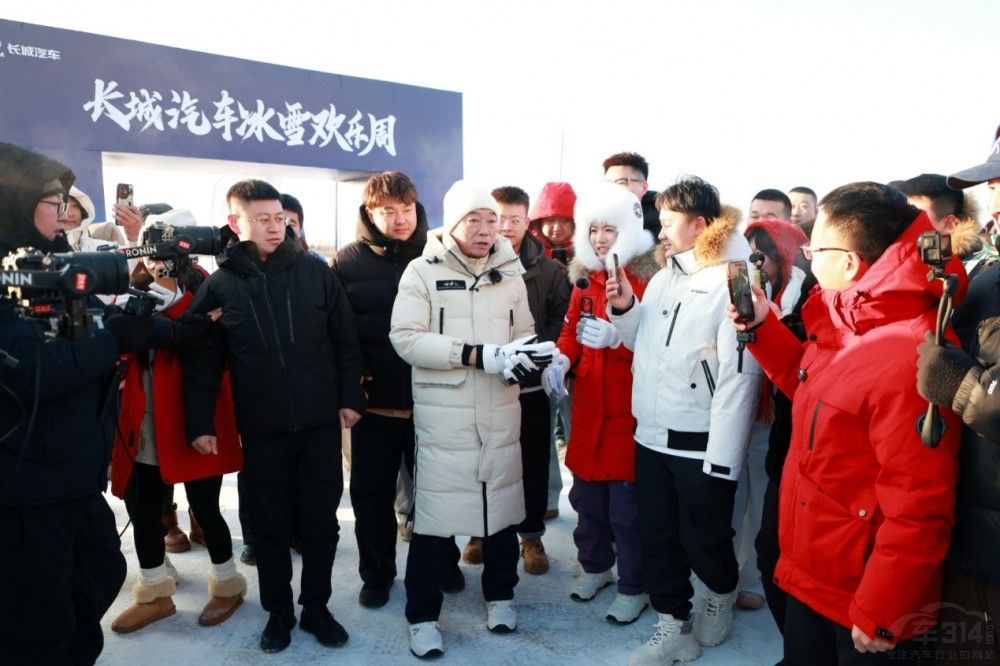 ���g(sh��)��������ů��ǰ���L(zh��ng)����܇��ѩ�g��(l��)��